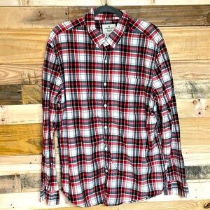 American Eagle size XL red plaid long sleeve button down shirt with pocket